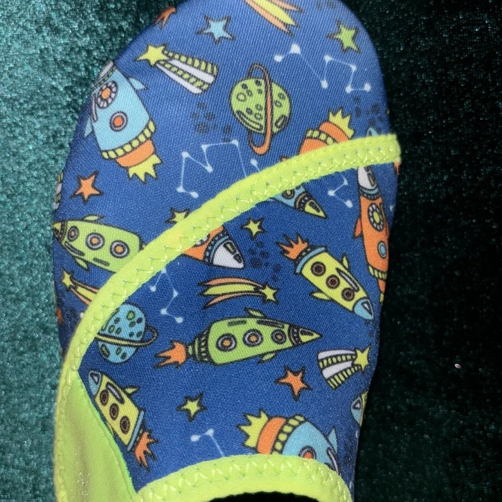 Kids Swim & Surf Spacecraft Shoes Size 1-2 NWT